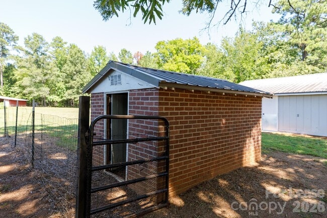 Building Photo - 734 Culp Ferguson Rd