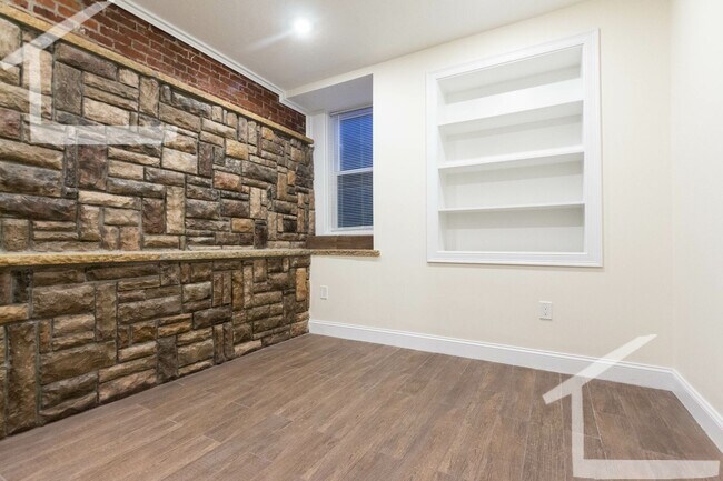 Building Photo - Charming, Renovated Apt near C-Line with 2...