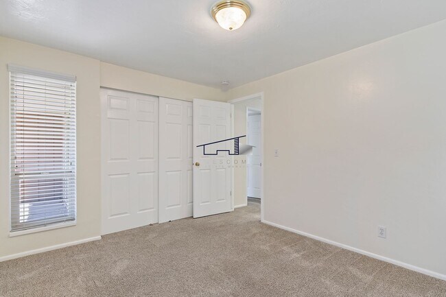 Building Photo - 350 E 4850 S