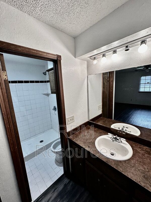 Building Photo - 7000 Woodlake Dr