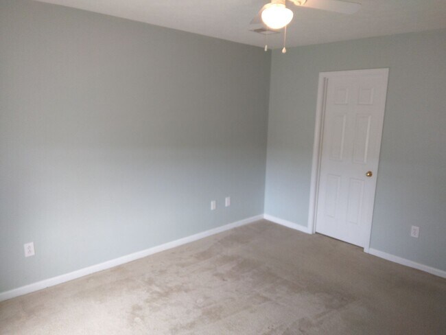 Building Photo - $1,995 - Pet Friendly, 3 Bedroom, 2 Bath H...