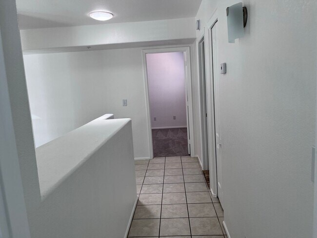 Building Photo - COMING SOON! 3 bed 3 bath Town house with ...