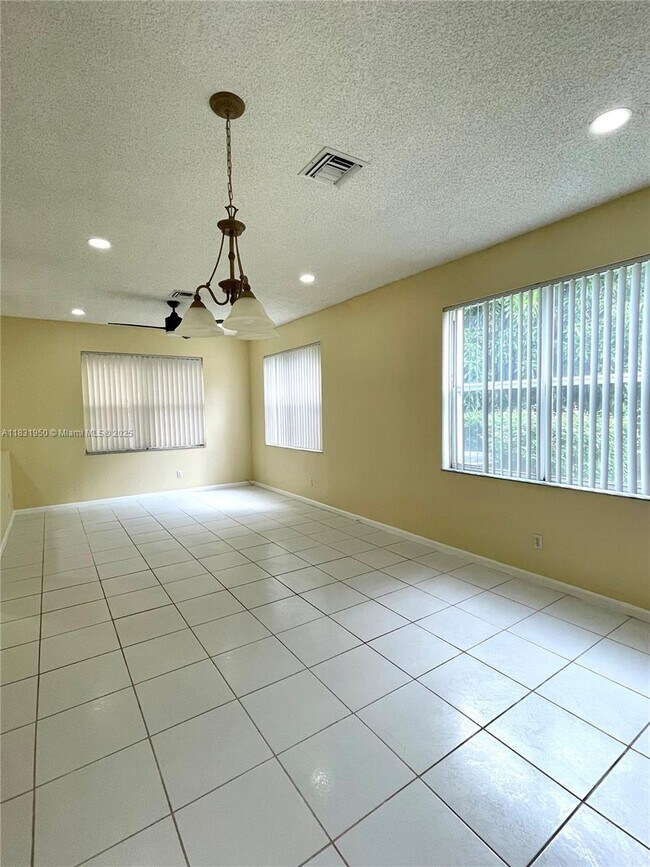 Building Photo - 160 NW 97th Terrace
