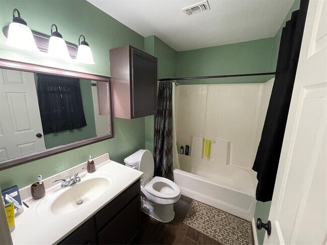 Building Photo - 940 E Guadalupe St