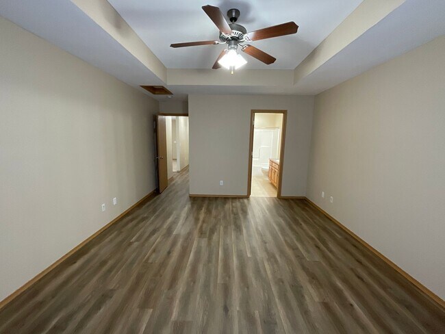Building Photo - LEASING
