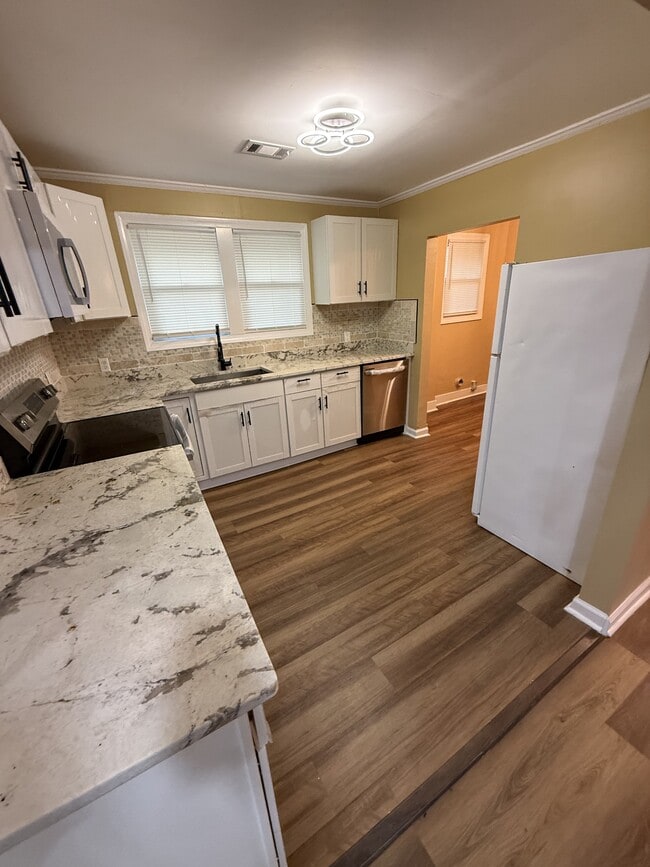 Building Photo - 91 Munson Dr