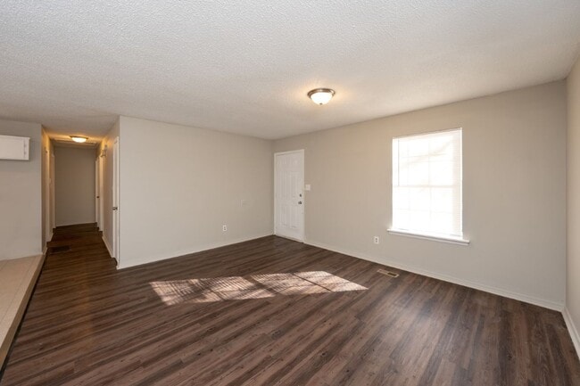 Building Photo - 581 Ridgewood Dr