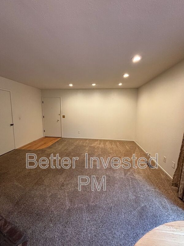 Building Photo - 1912 Cooper Dr