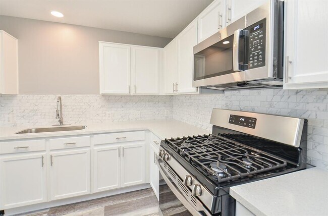 Building Photo - 20131 Larkspur Landing