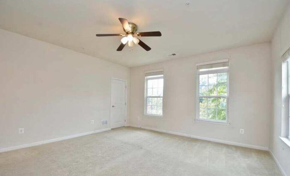 Building Photo - 904 Hall Station Dr