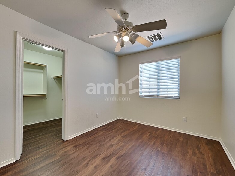 Building Photo - 6727 W Desert Ln