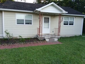 Building Photo - 966 W Grenada Ter