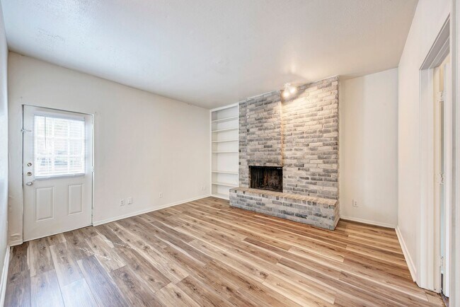 Building Photo - 3102 Cedar St