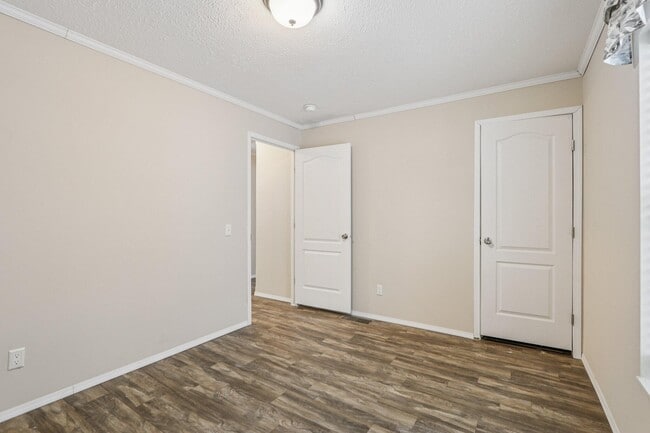 Building Photo - 4704 47th Ave