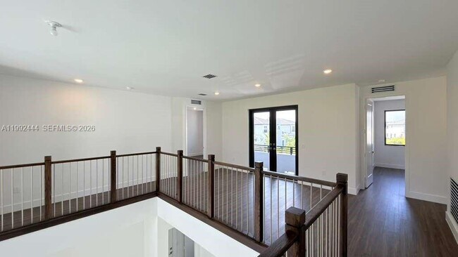 Building Photo - 19708 NE 14th Ave