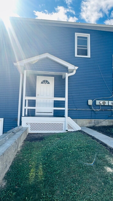 Building Photo - 78 Main St