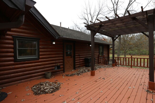 Building Photo - Gorgeous Log Cabin near West Lafayette!