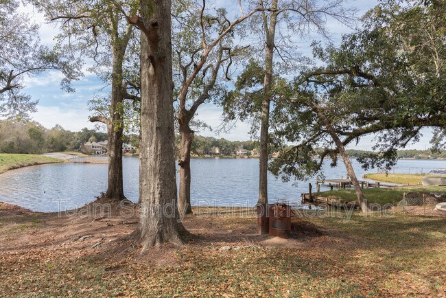 Building Photo - 5405 E Shore Dr