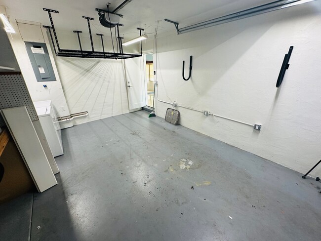 Building Photo - 385 S Tessier Dr