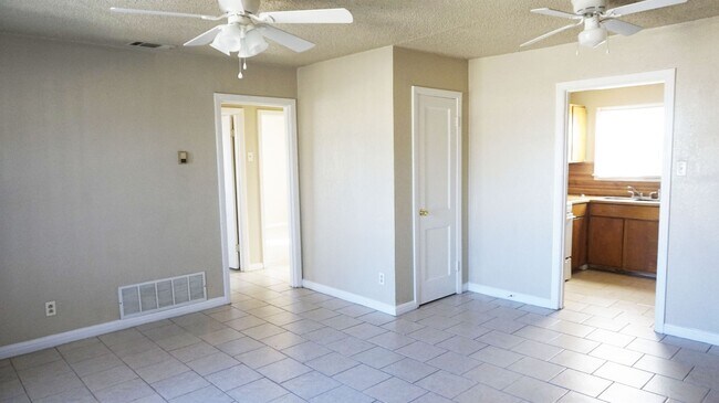 Building Photo - 912-912 Williamson Dr