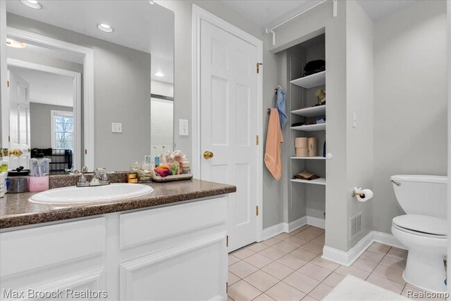 Building Photo - 1613 Brentwood Dr