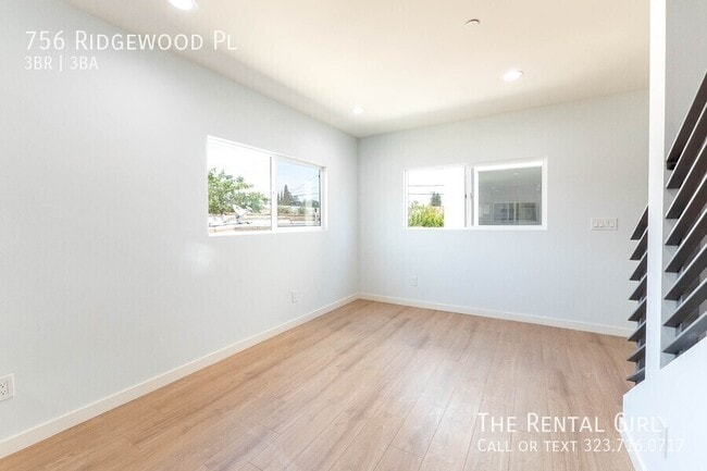 Building Photo - 756 N Ridgewood Pl