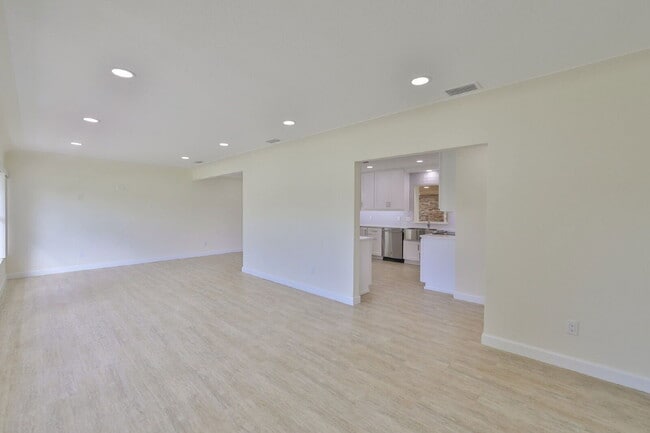 Building Photo - 5941 4th Ave N