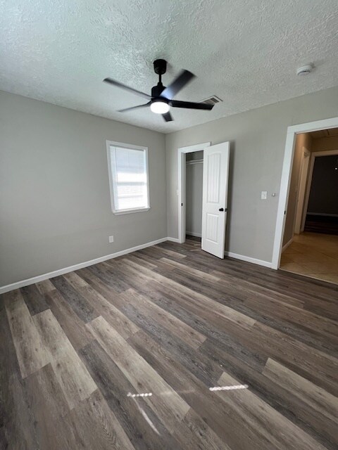 Building Photo - 1205 W Wrenway Ave