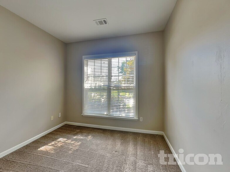 Building Photo - 6740 Waveland Dr