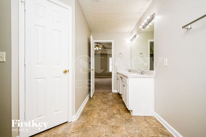 Building Photo - 2143 Silva Dr