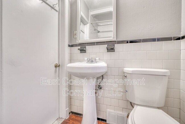 Building Photo - 9616 Mason Ave