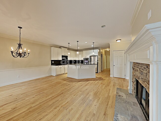 Building Photo - 714 Golden Farm Way