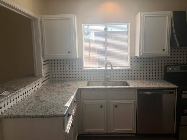 Building Photo - 7402 Oak Marsh St