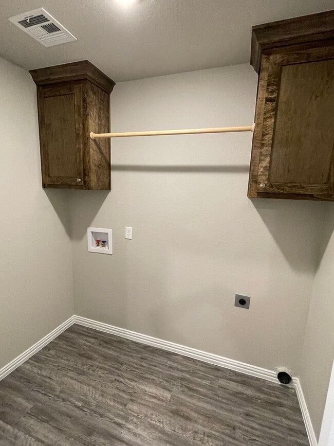 Building Photo - Beautiful 3/2 home in convenient location