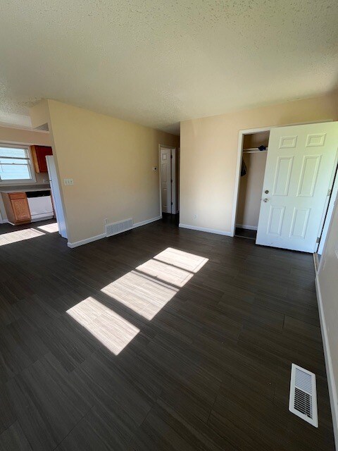 Living Room - 1320 N Rutledge St