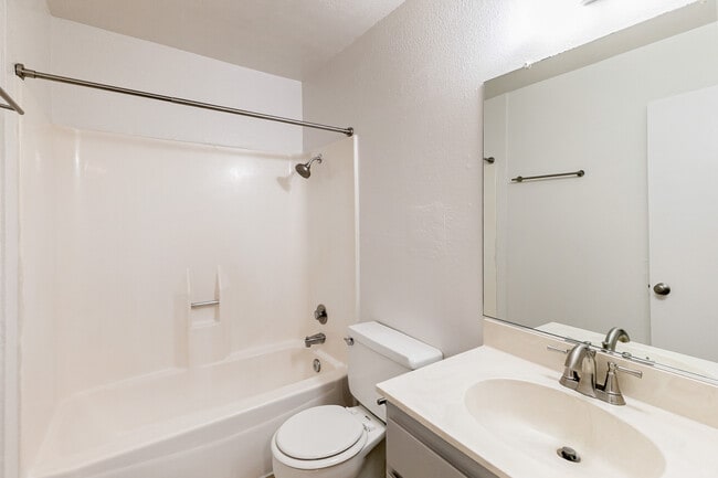 Building Photo - 101 Rockledge Ln