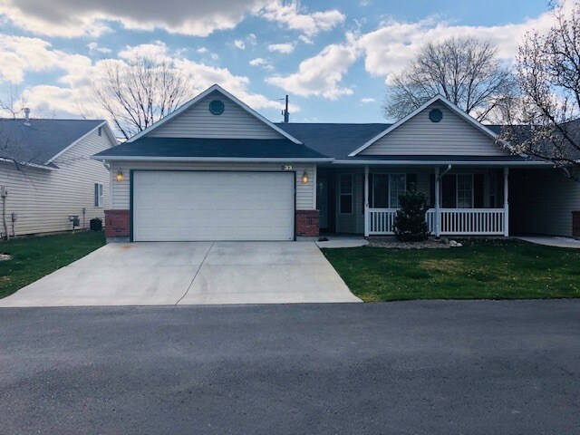 Primary Photo - 533 N Grove Way