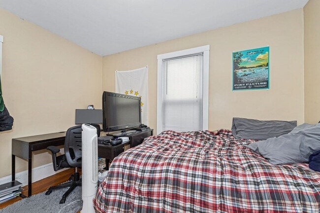 Building Photo - MISSION HILL BEAUTIFUL 4BED / 2BATH AVAILABLE 9/1/2026