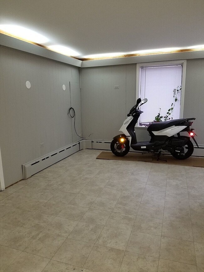 Building Photo - 6826 N Knox Ave