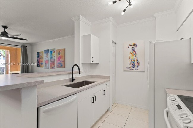 Building Photo - 6831 SW 44th St