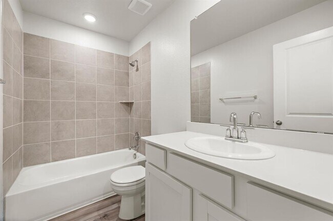 Building Photo - 120 Longmount Cv