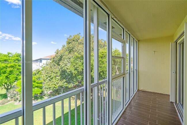 Building Photo - 300 SW 134th Way