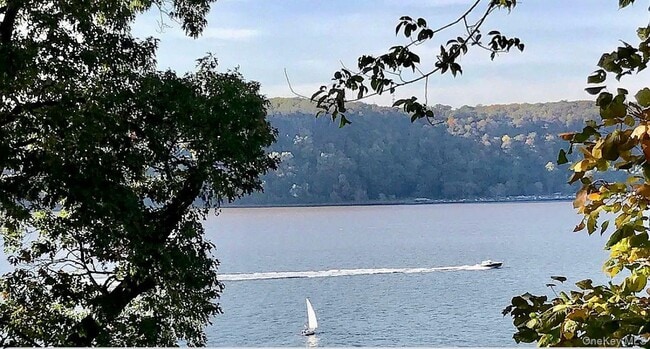 Building Photo - 225 Bennett Ave