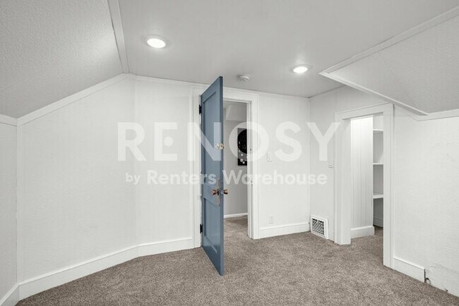 Building Photo - Available July 1st 5 Bedroom 2 Bath Single Family Home in Robbinsdale