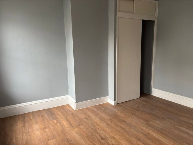 Building Photo - 33 Butler St