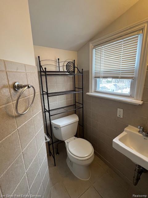 Building Photo - 598 Notre Dame St