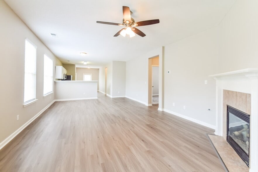 Building Photo - 9973 Fox Run Dr