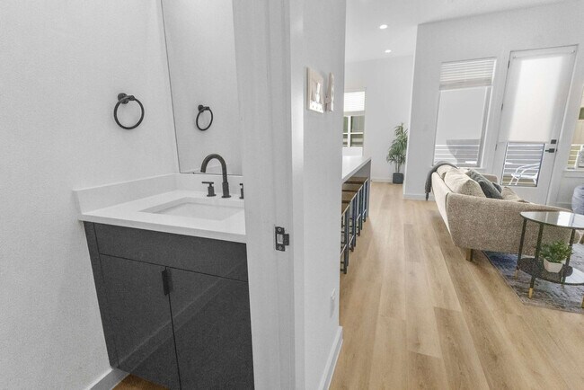 Building Photo - 6740 Peerless St