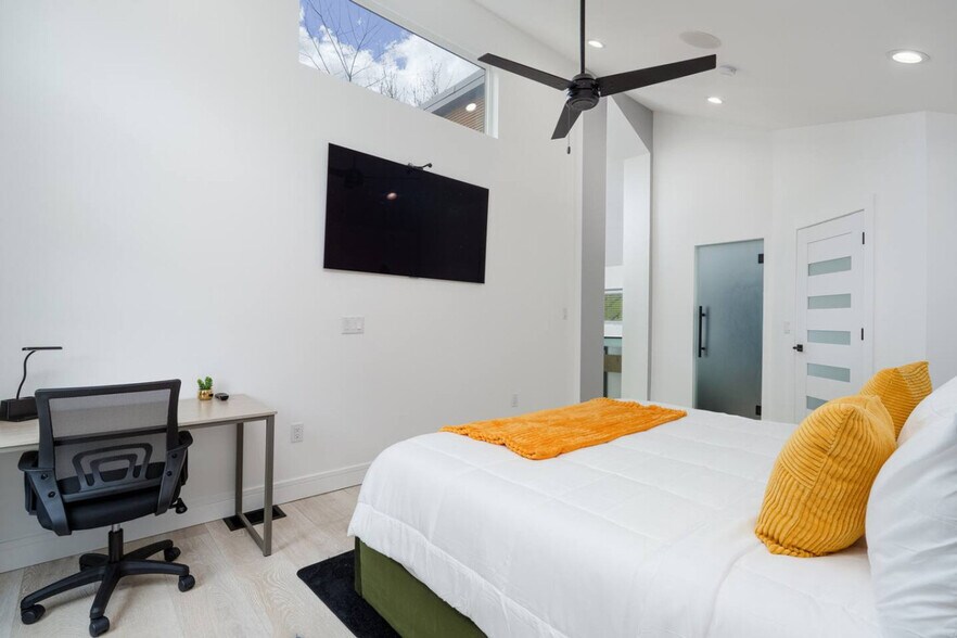 Building Photo - 4016 Eaton Dr