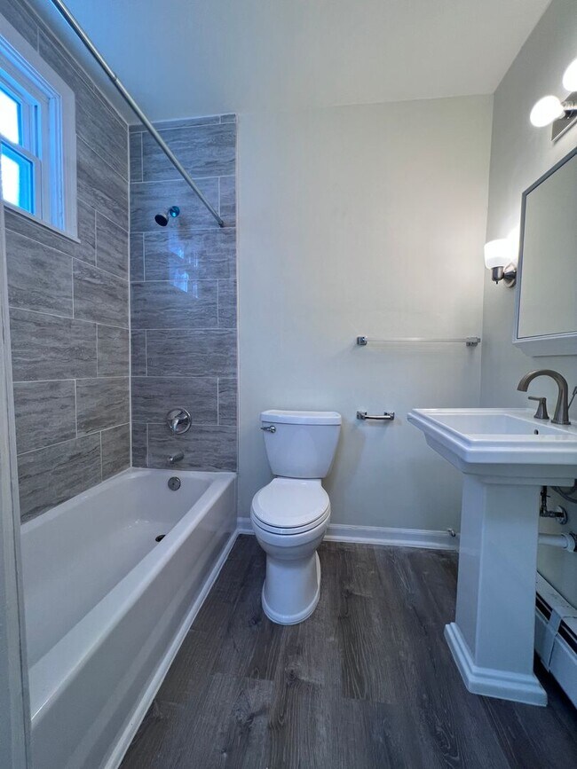 Building Photo - Updated 2BR 1 bath house for rent